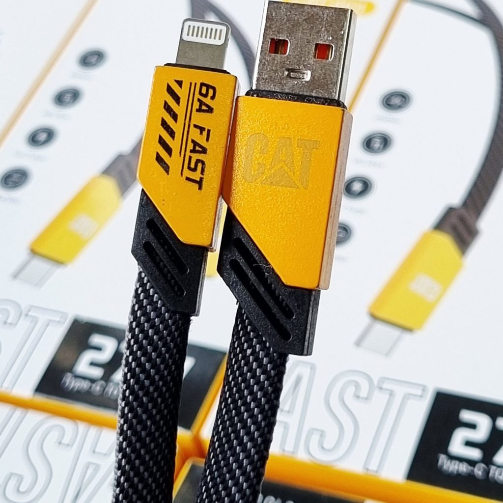 کابل شارژ USB به Lightning برند CAT مدل CAT-003: شارژ سریع و ایمن برای دستگاه‌های اپل